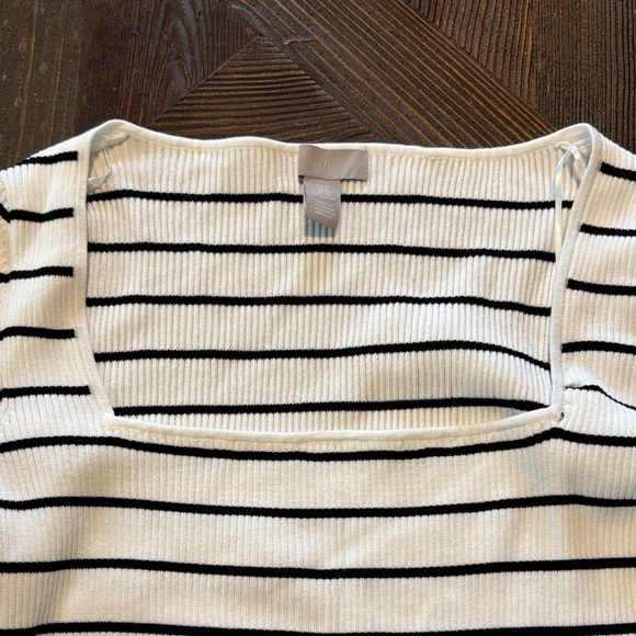 H&M Black and White Ribbed Knit Top - Picture 4 of 6